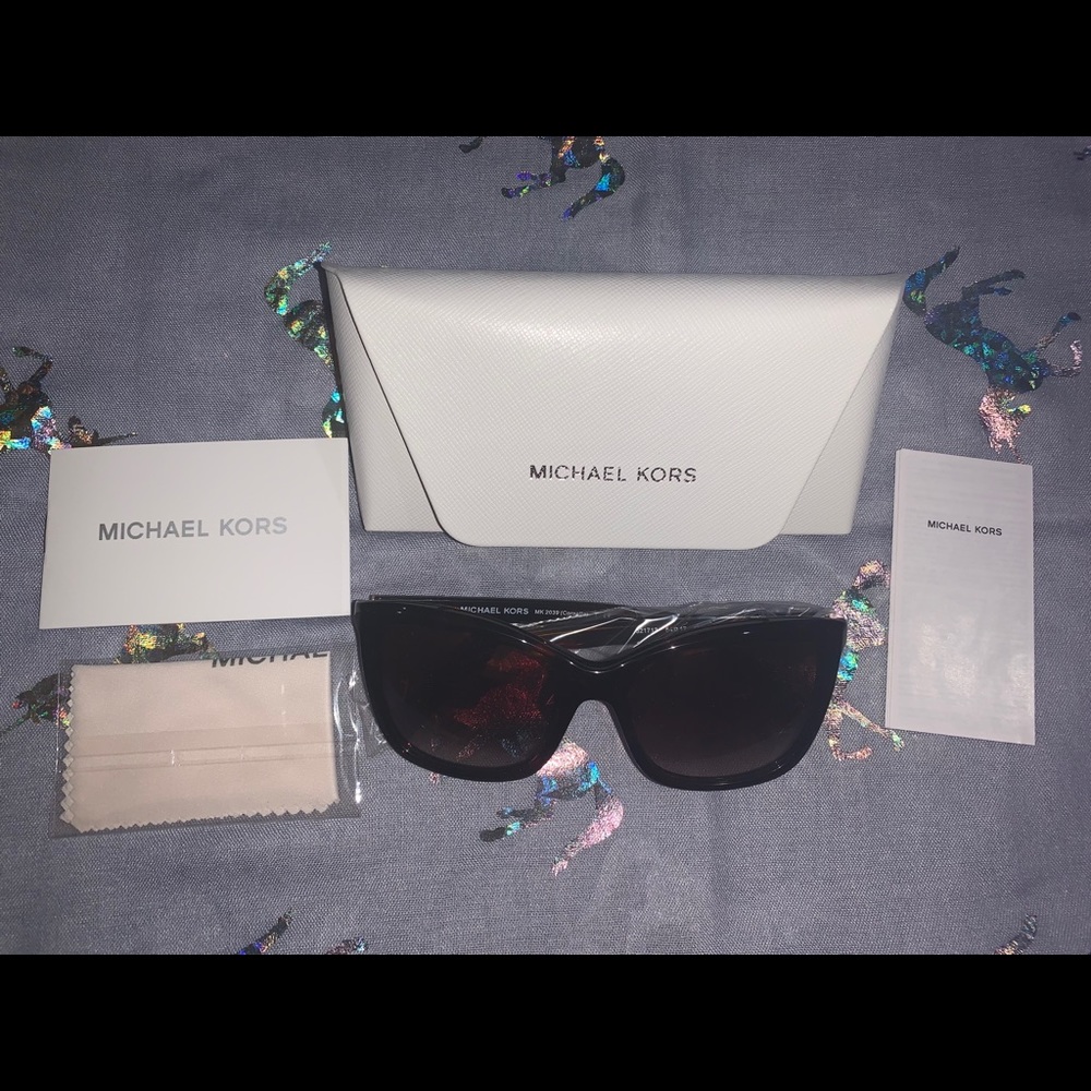 🕶Michael Kors Cornelia Sunglasses NWT